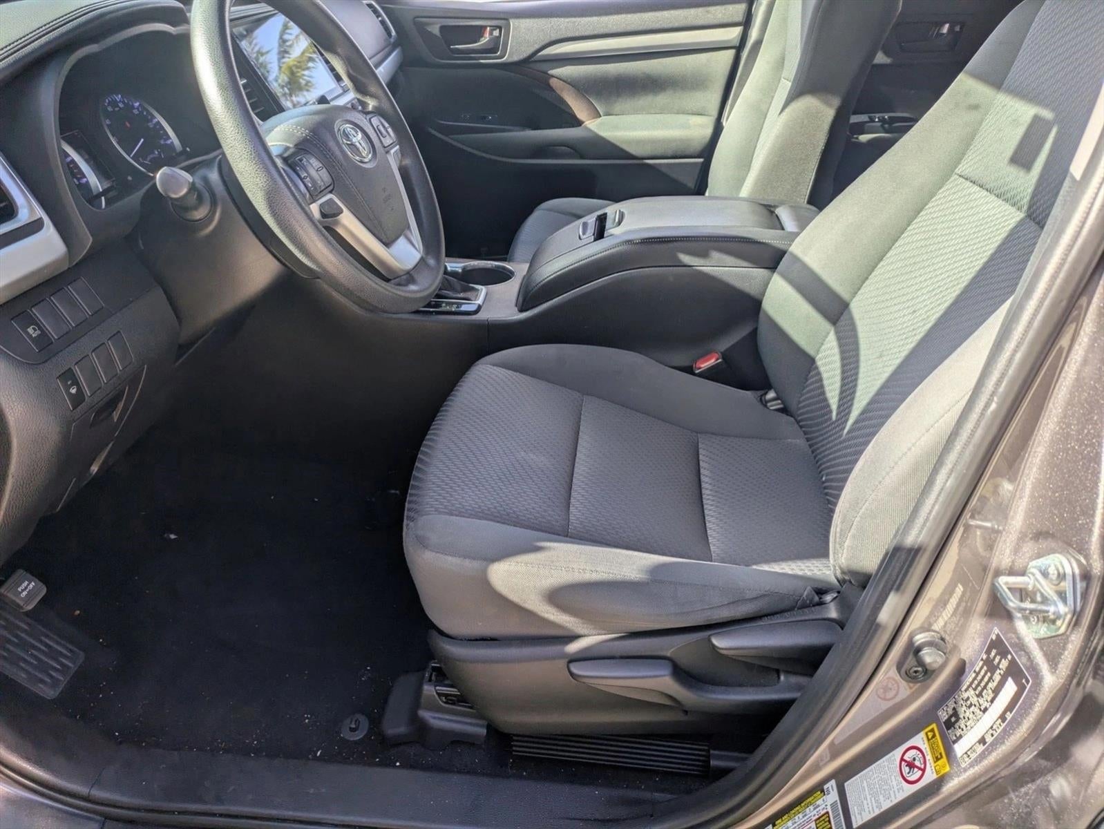 2019 Toyota Highlander LE V6 FWD (GS)