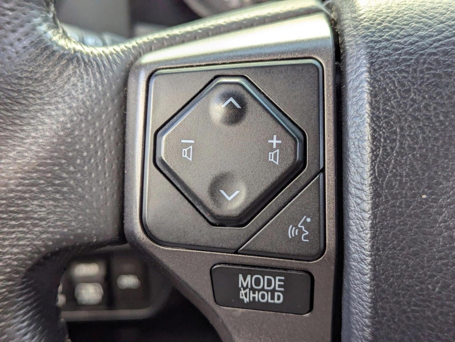 2017 Toyota Tacoma TRD Off Road Double Cab 5' Bed V6 4x4 AT (Natl)