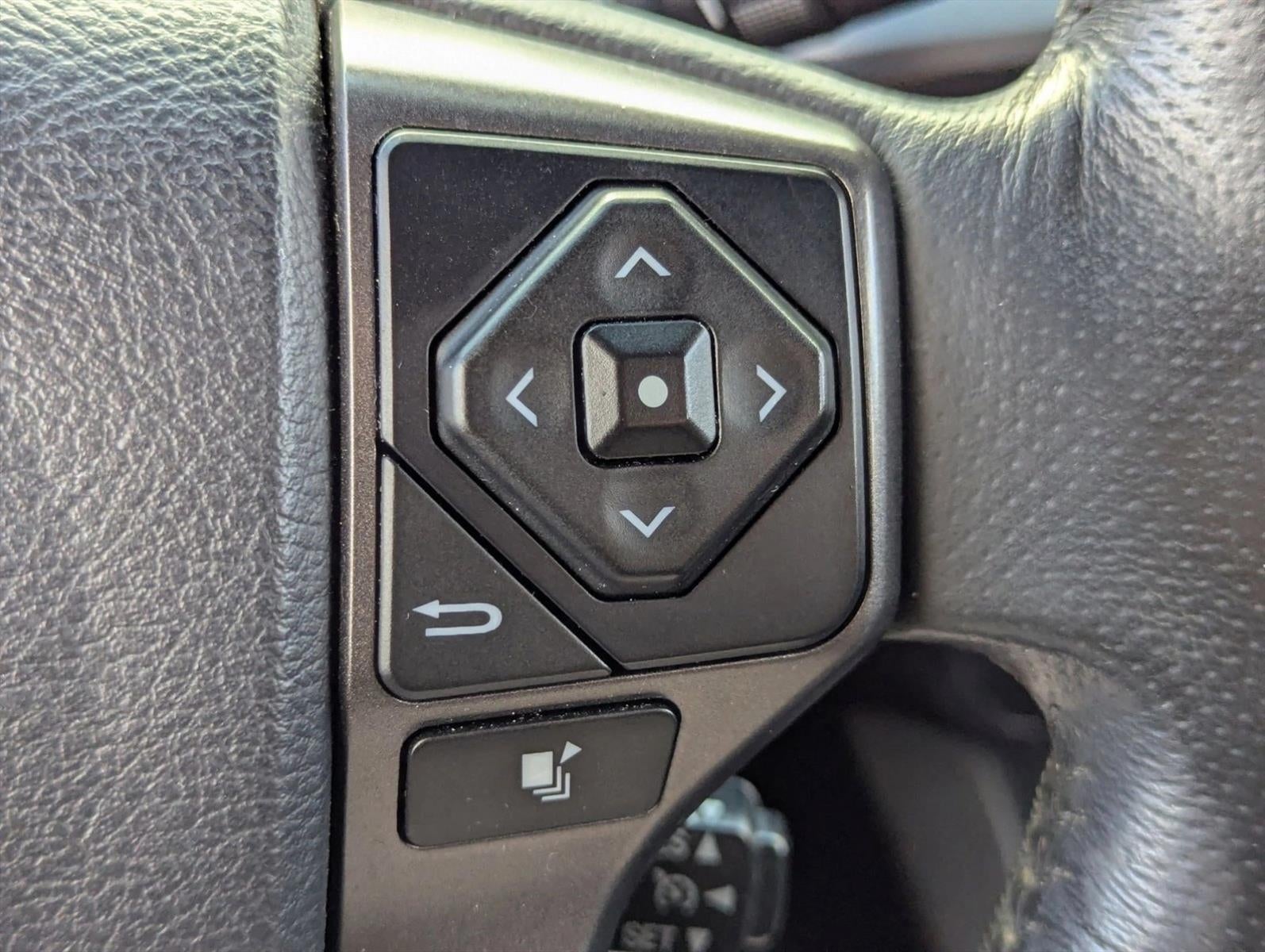 2017 Toyota Tacoma TRD Off Road Double Cab 5' Bed V6 4x4 AT (Natl)