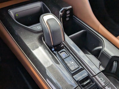 2025 Toyota Crown Signia Limited AWD (Natl)