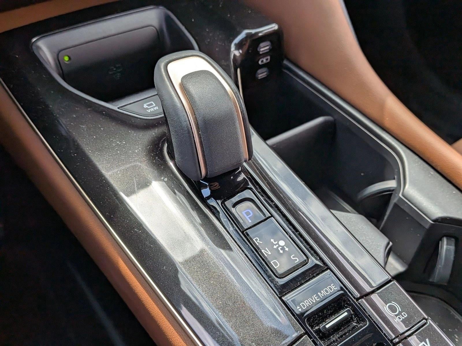 2025 Toyota Crown Signia Limited AWD (Natl)