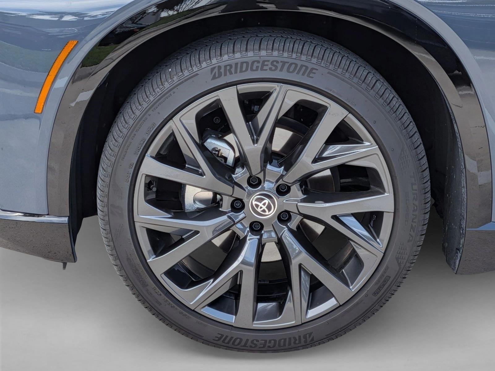 2025 Toyota Crown Signia Limited AWD (Natl)