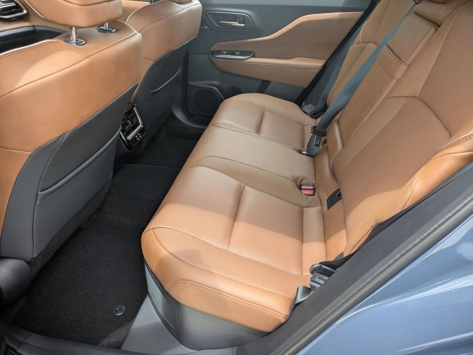 2025 Toyota Crown Signia Limited AWD (Natl)