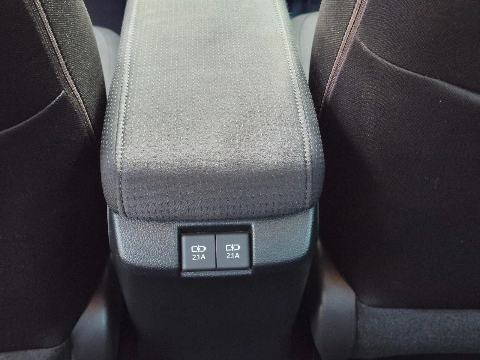 2022 Toyota Prius LE (Natl)