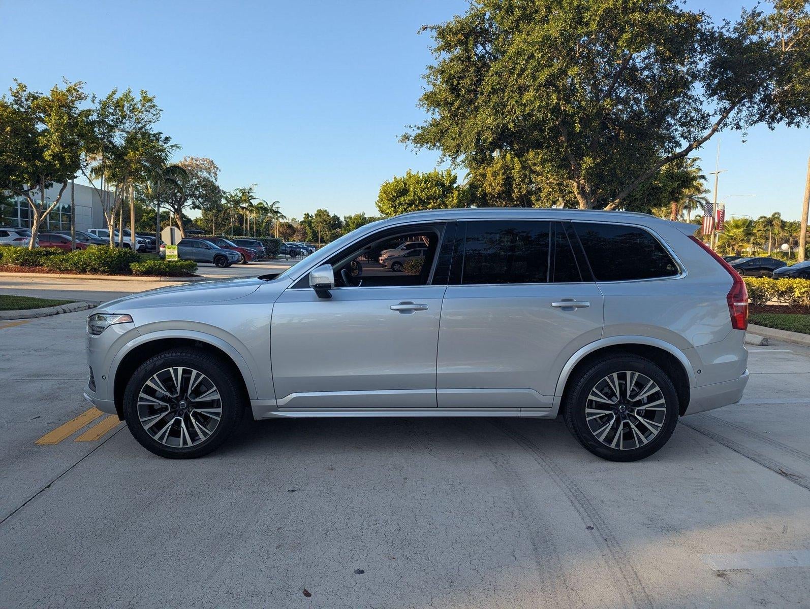 2020 Volvo XC90 T6 AWD Momentum 7 Passenger