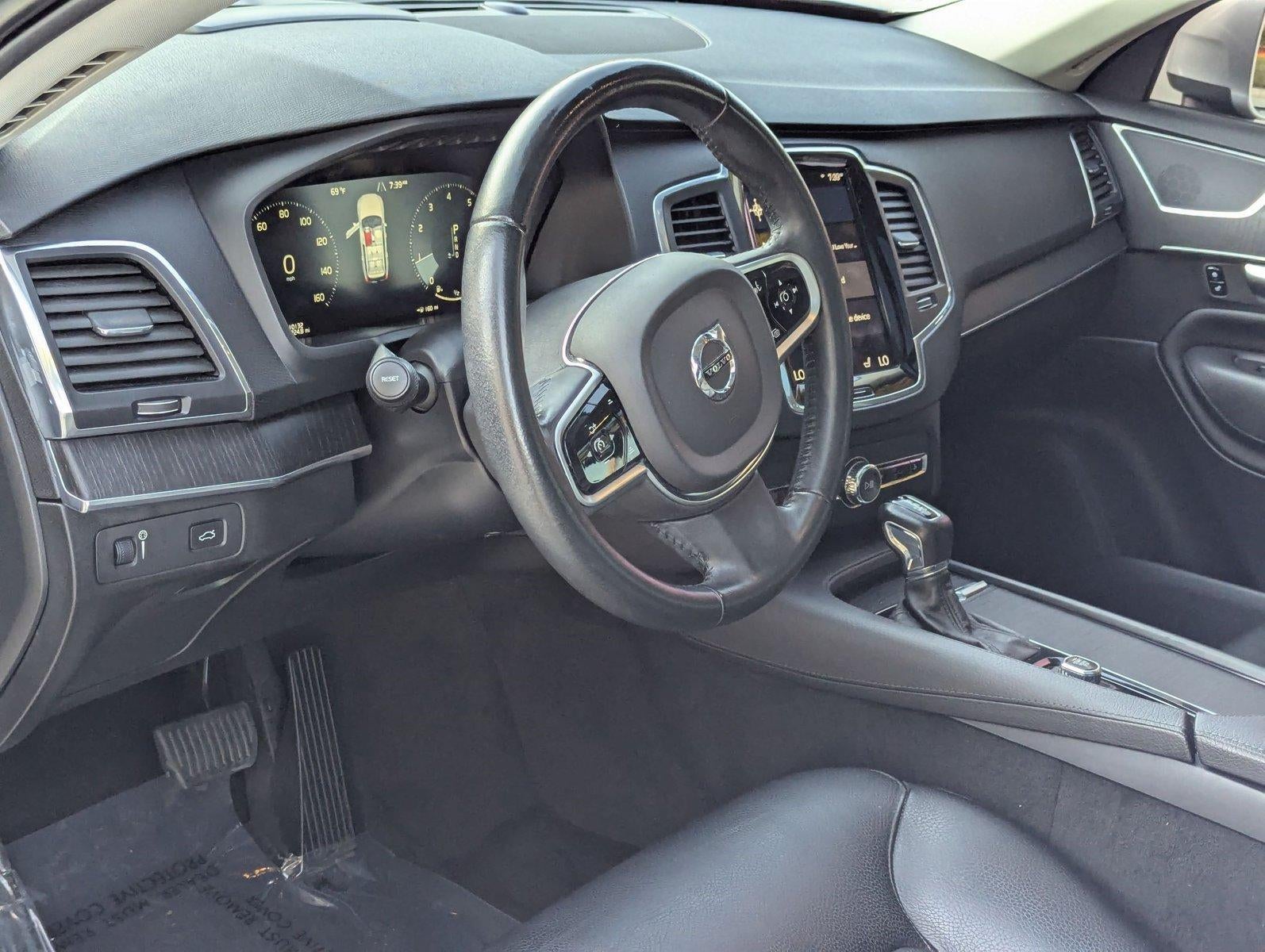 2020 Volvo XC90 T6 AWD Momentum 7 Passenger