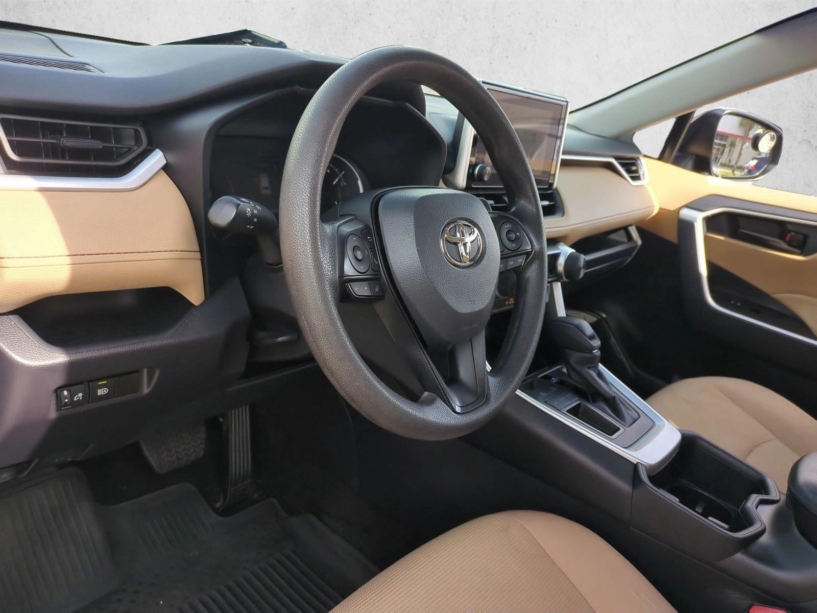 2025 Toyota RAV4 LE FWD (GS)
