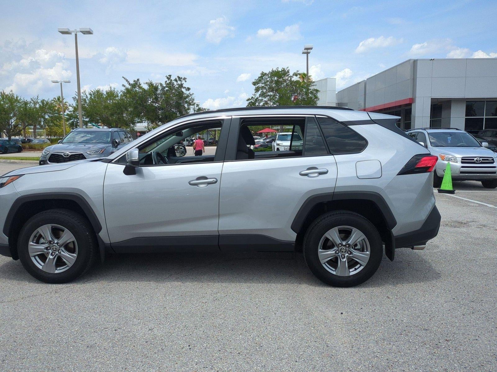 2025 Toyota RAV4 XLE FWD (Natl)