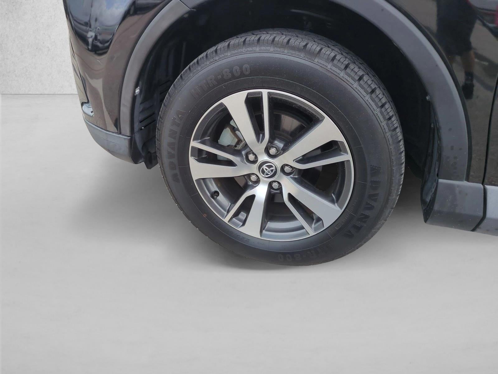 2017 Toyota RAV4 XLE FWD (GS)