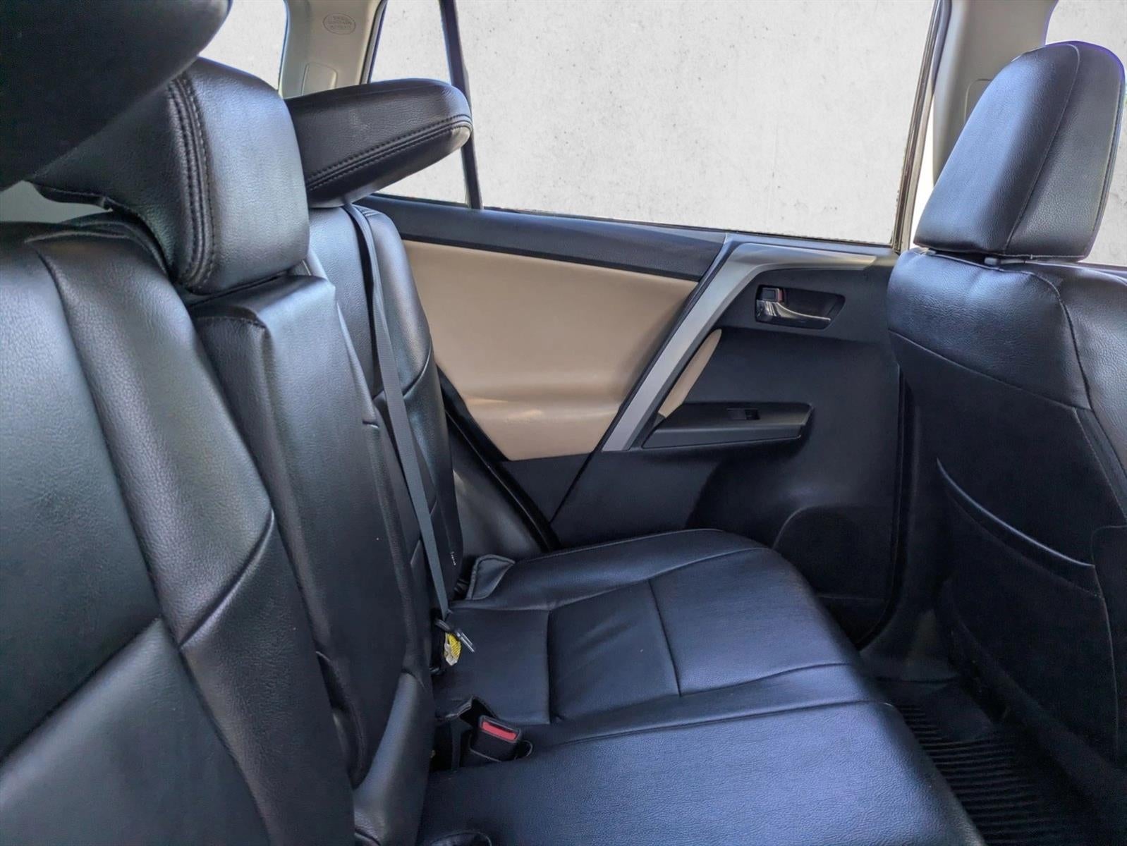 2017 Toyota RAV4 XLE FWD (GS)