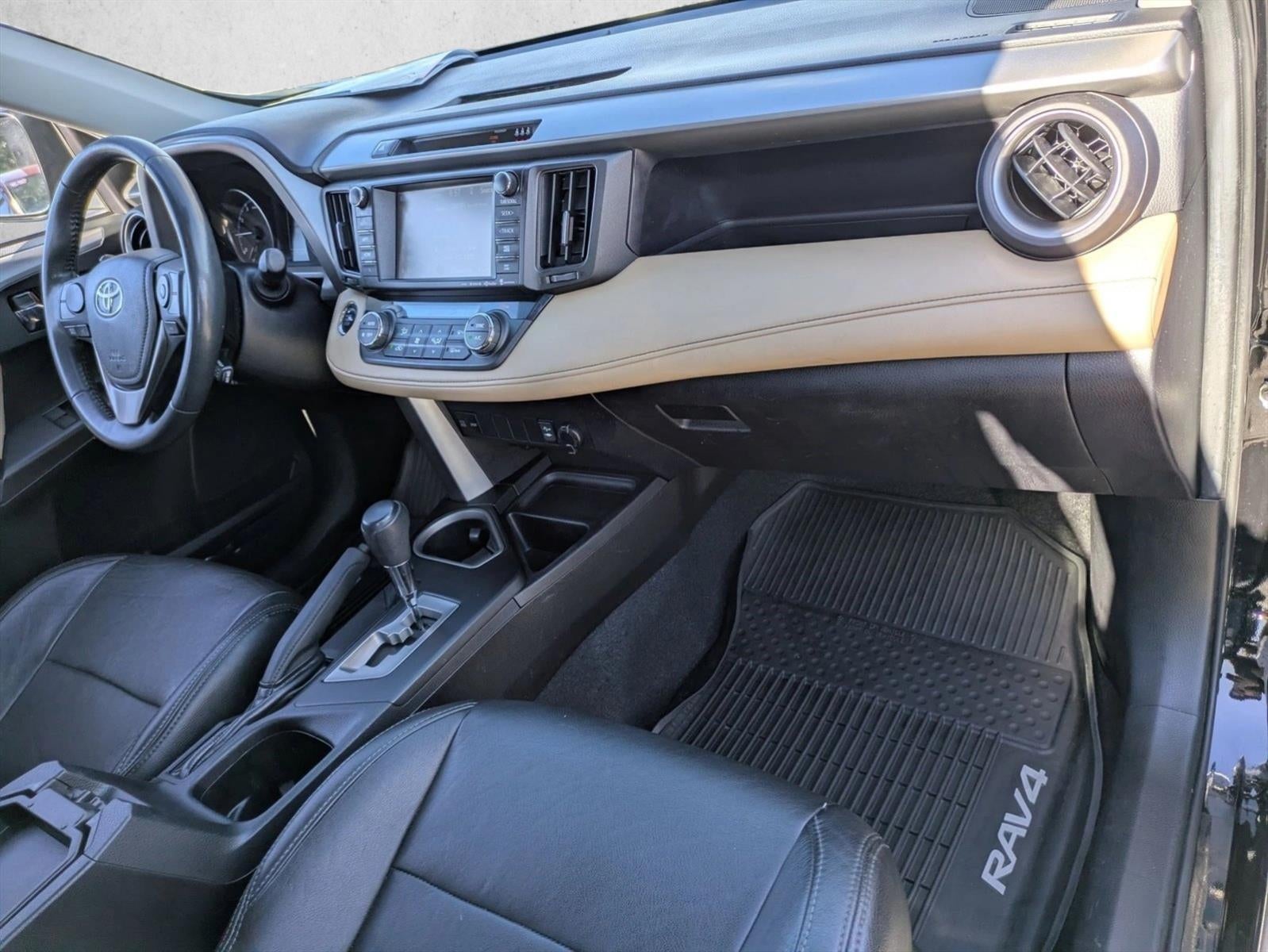 2017 Toyota RAV4 XLE FWD (GS)