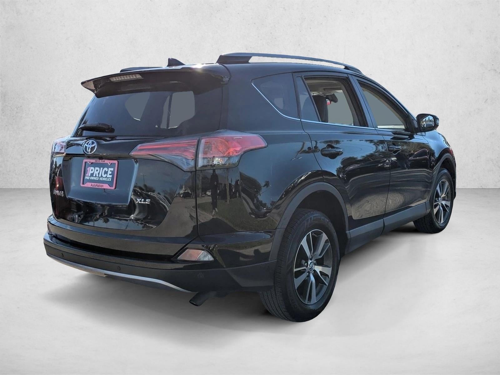 2017 Toyota RAV4 XLE FWD (GS)