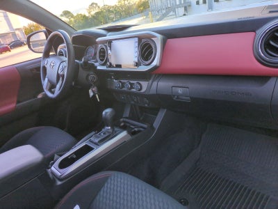 2022 Toyota Tacoma 2WD 2WD SR5 Double Cab 5' Bed I4 AT (SE)