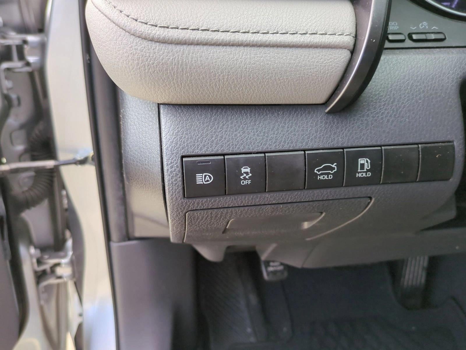 2019 Toyota Camry LE Auto (SE)