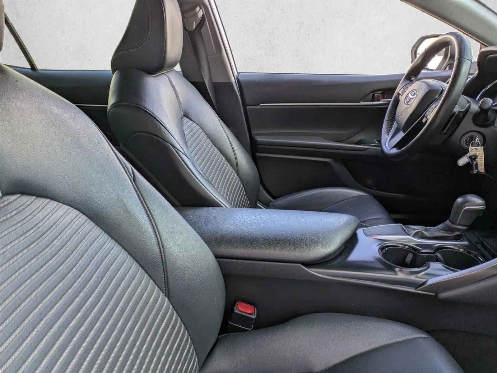 2019 Toyota Camry SE Auto (SE)