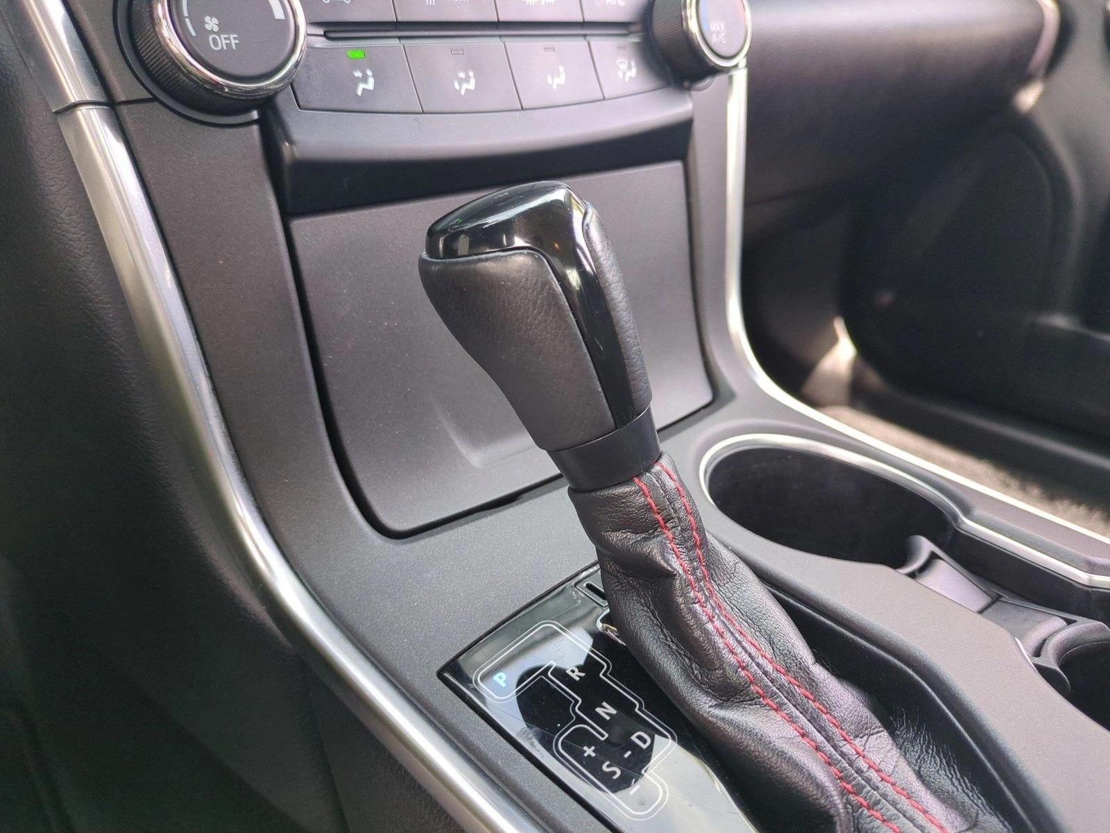 2017 Toyota Camry SE Auto (SE)