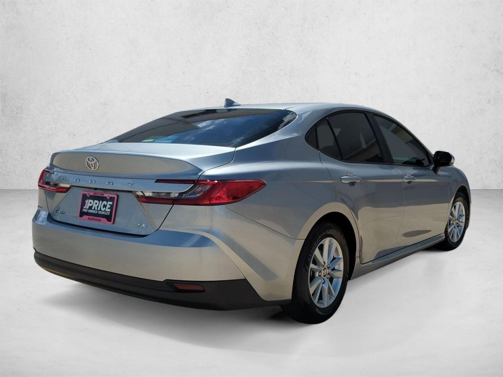 2025 Toyota Camry LE (SE)