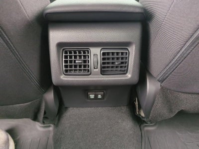 2025 Toyota Camry LE (Natl)
