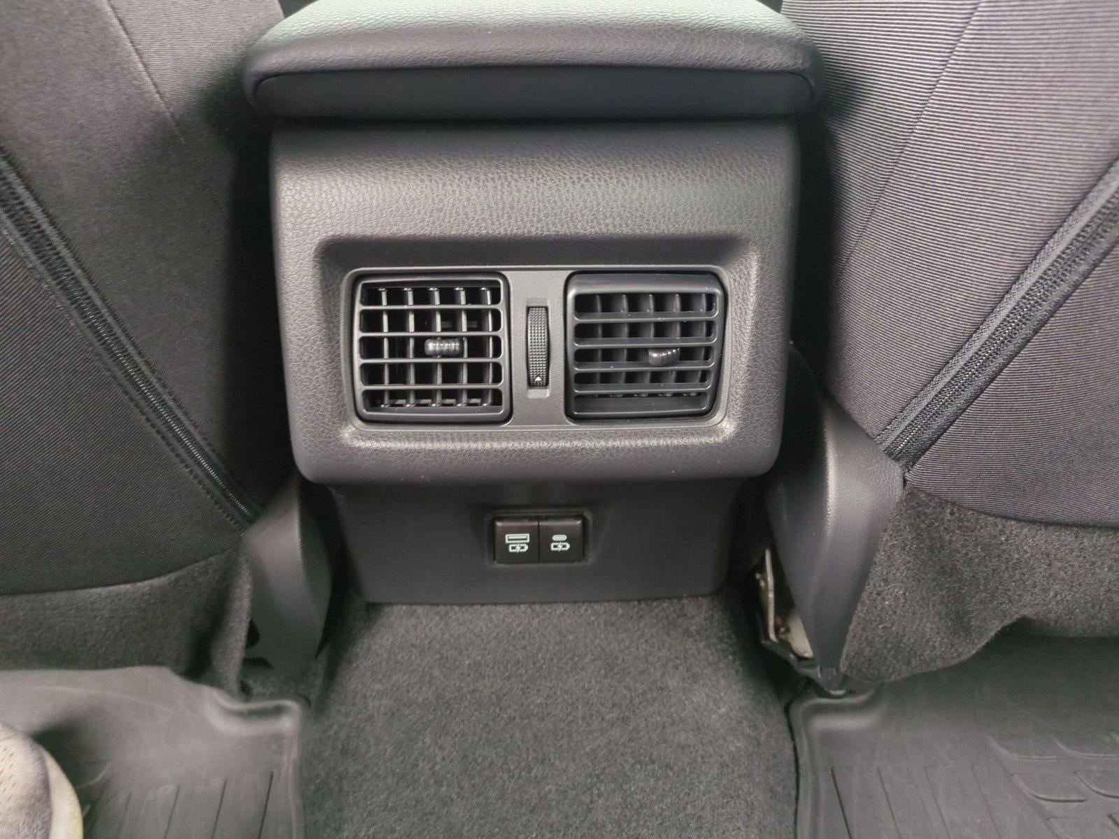 2025 Toyota Camry LE (Natl)