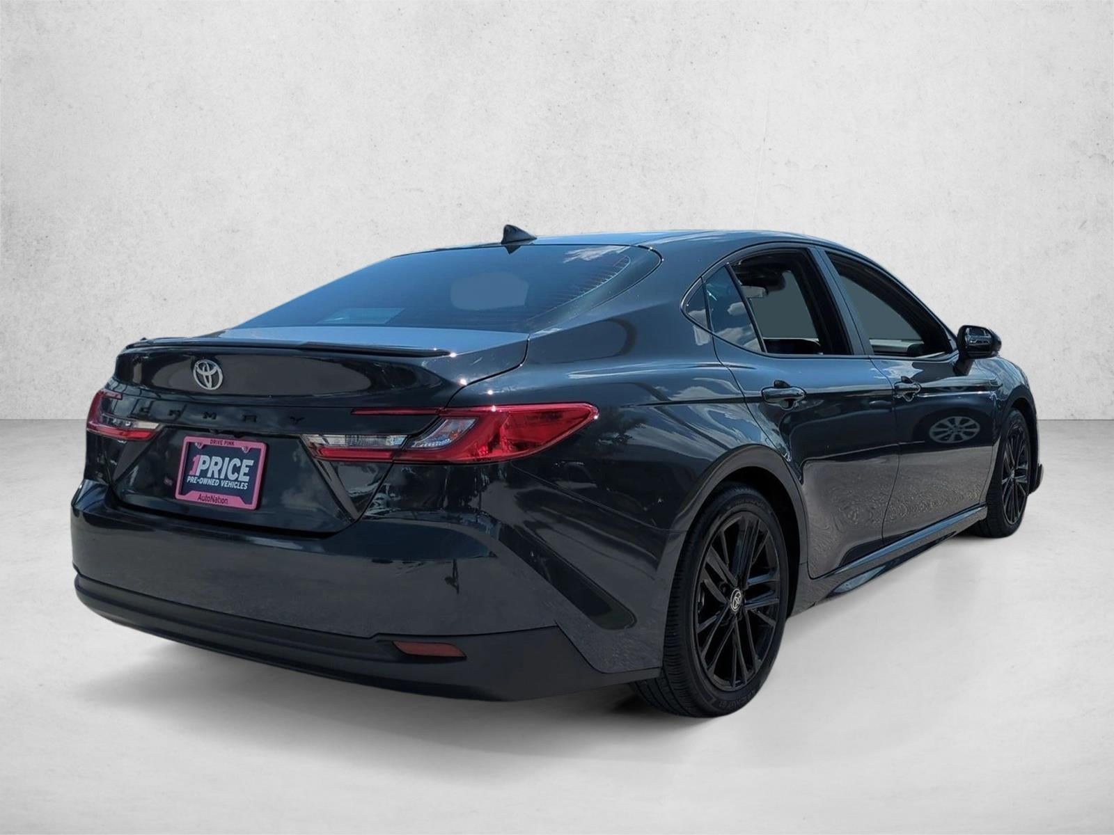 2025 Toyota Camry SE (Natl)