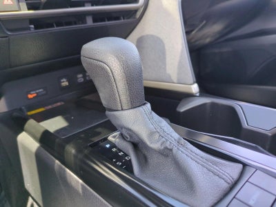 2025 Toyota Camry LE (SE)