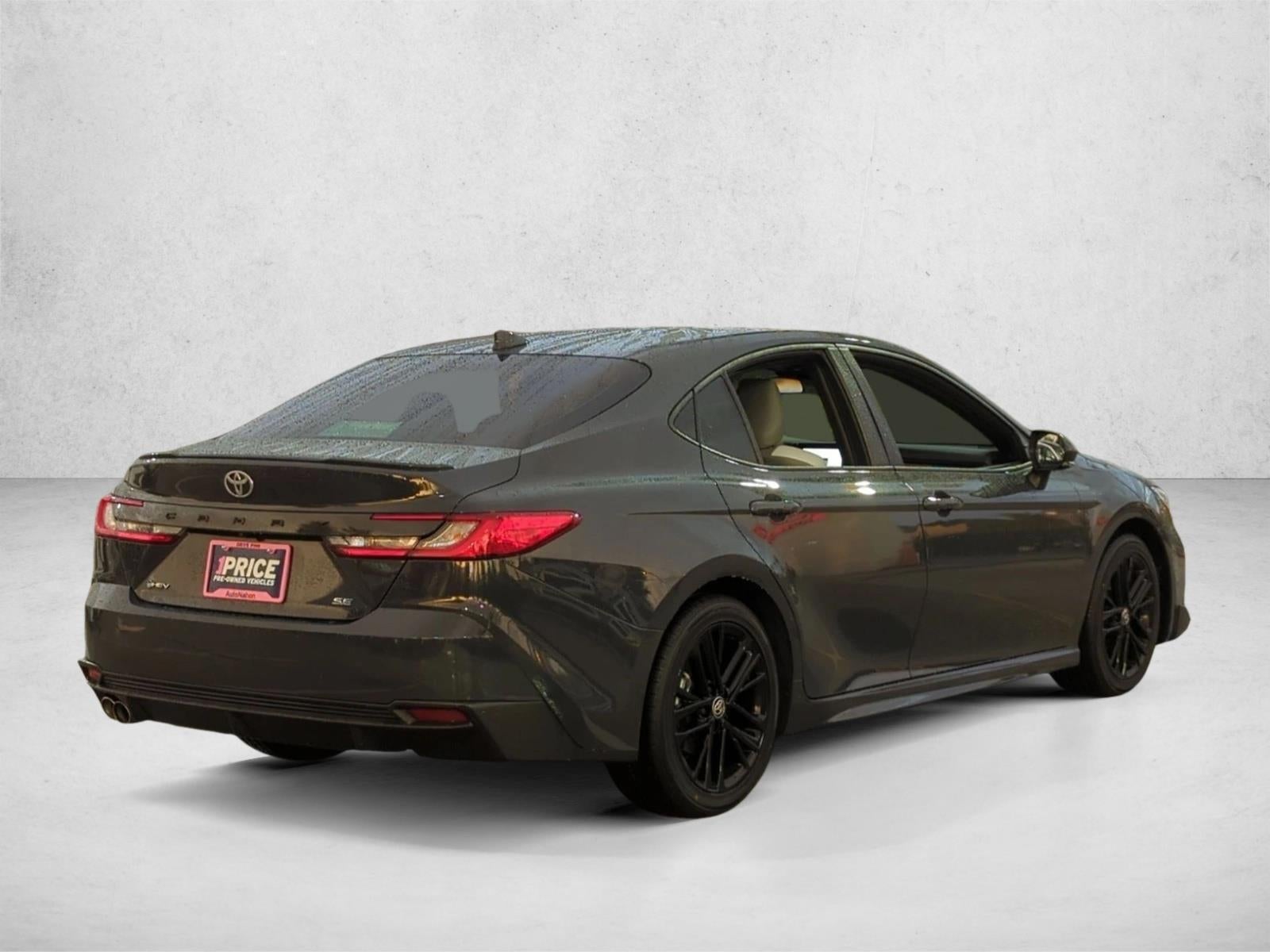 2025 Toyota Camry SE (Natl)