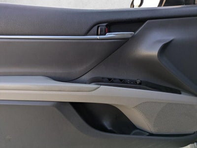 2021 Toyota Camry SE Auto (SE)