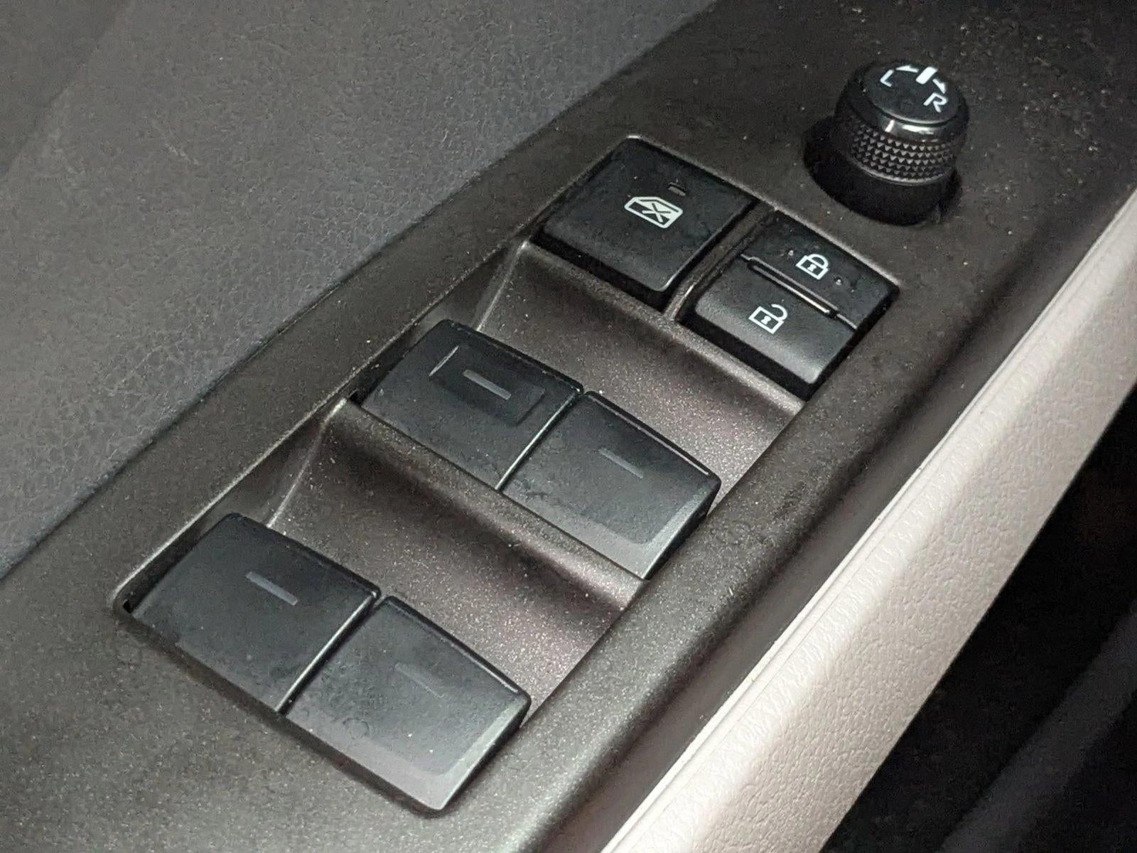 2023 Toyota Camry SE Auto (SE)