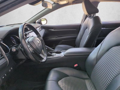 2020 Toyota Camry SE Auto (SE)