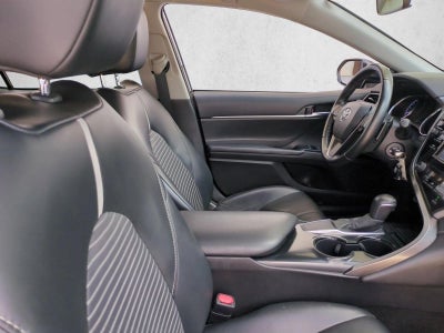 2020 Toyota Camry SE Auto (SE)