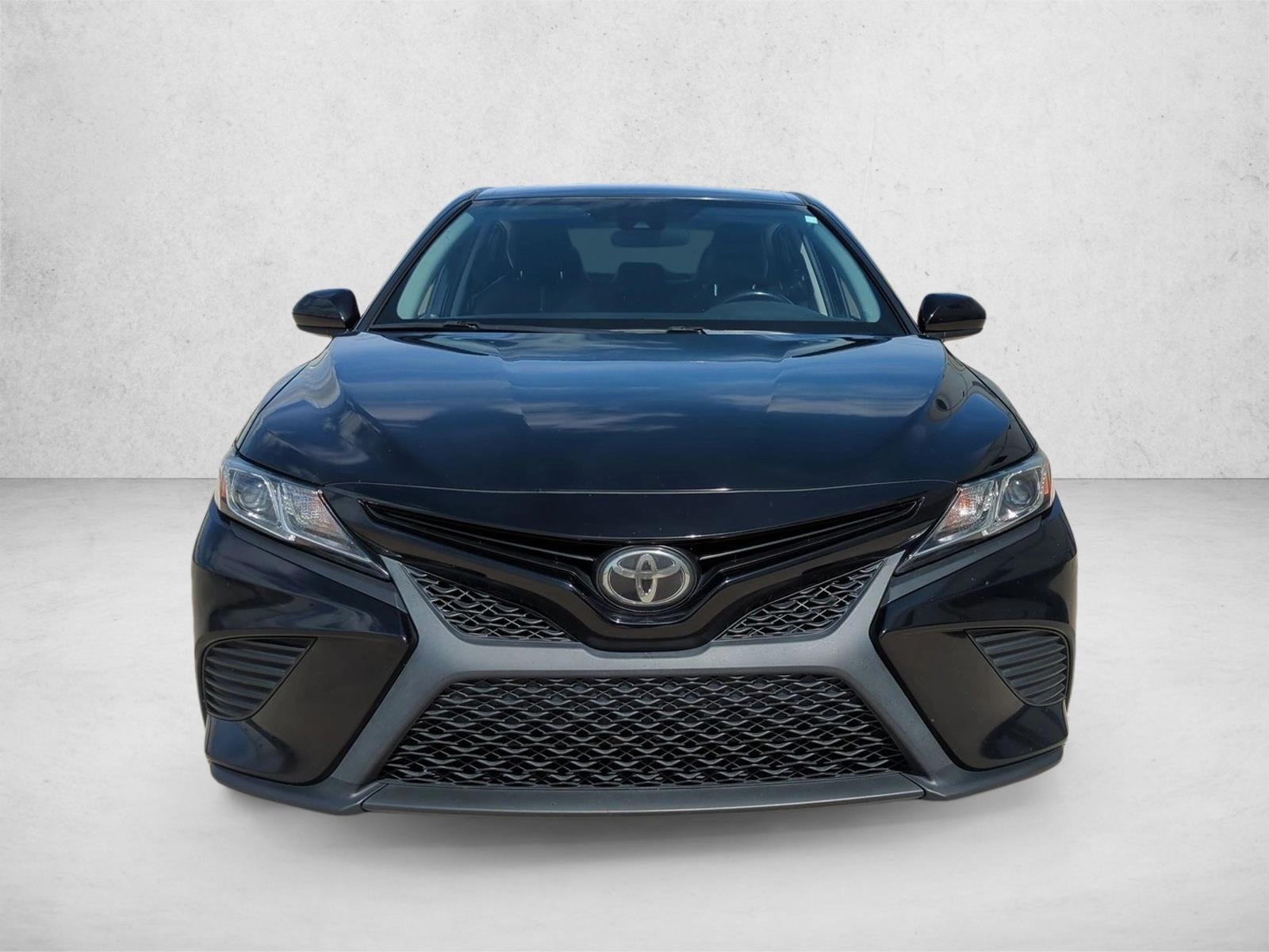 2020 Toyota Camry SE Auto (SE)