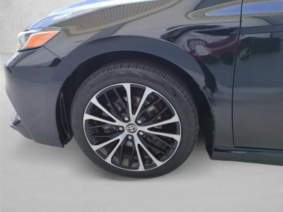 2020 Toyota Camry SE Auto (SE)
