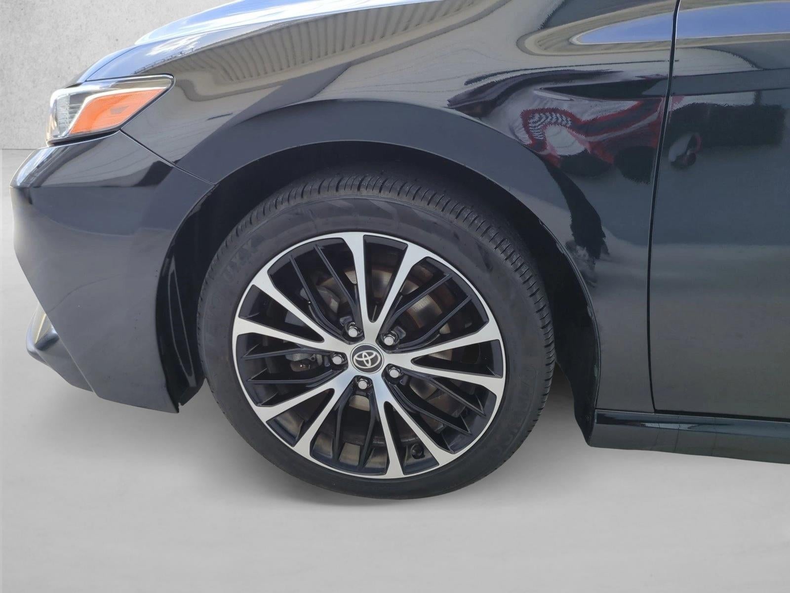2020 Toyota Camry SE Auto (SE)