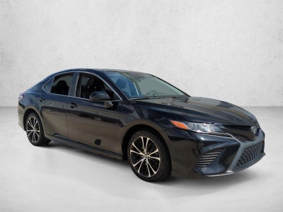 2020 Toyota Camry SE Auto (SE)