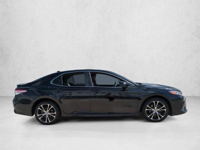 2020 Toyota Camry SE Auto (SE)