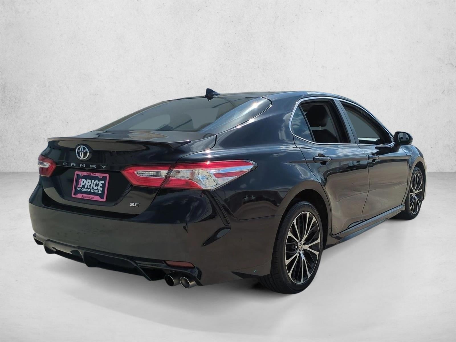 2020 Toyota Camry SE Auto (SE)