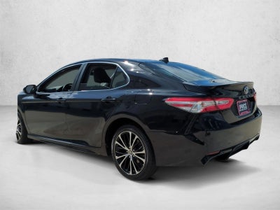 2020 Toyota Camry SE Auto (SE)