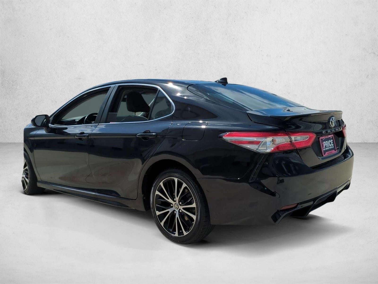 2020 Toyota Camry SE Auto (SE)