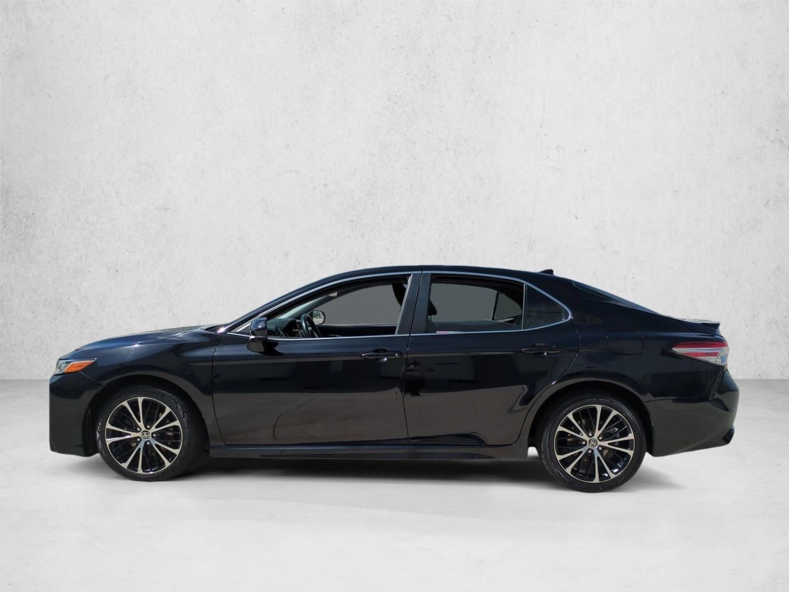 2020 Toyota Camry SE Auto (SE)
