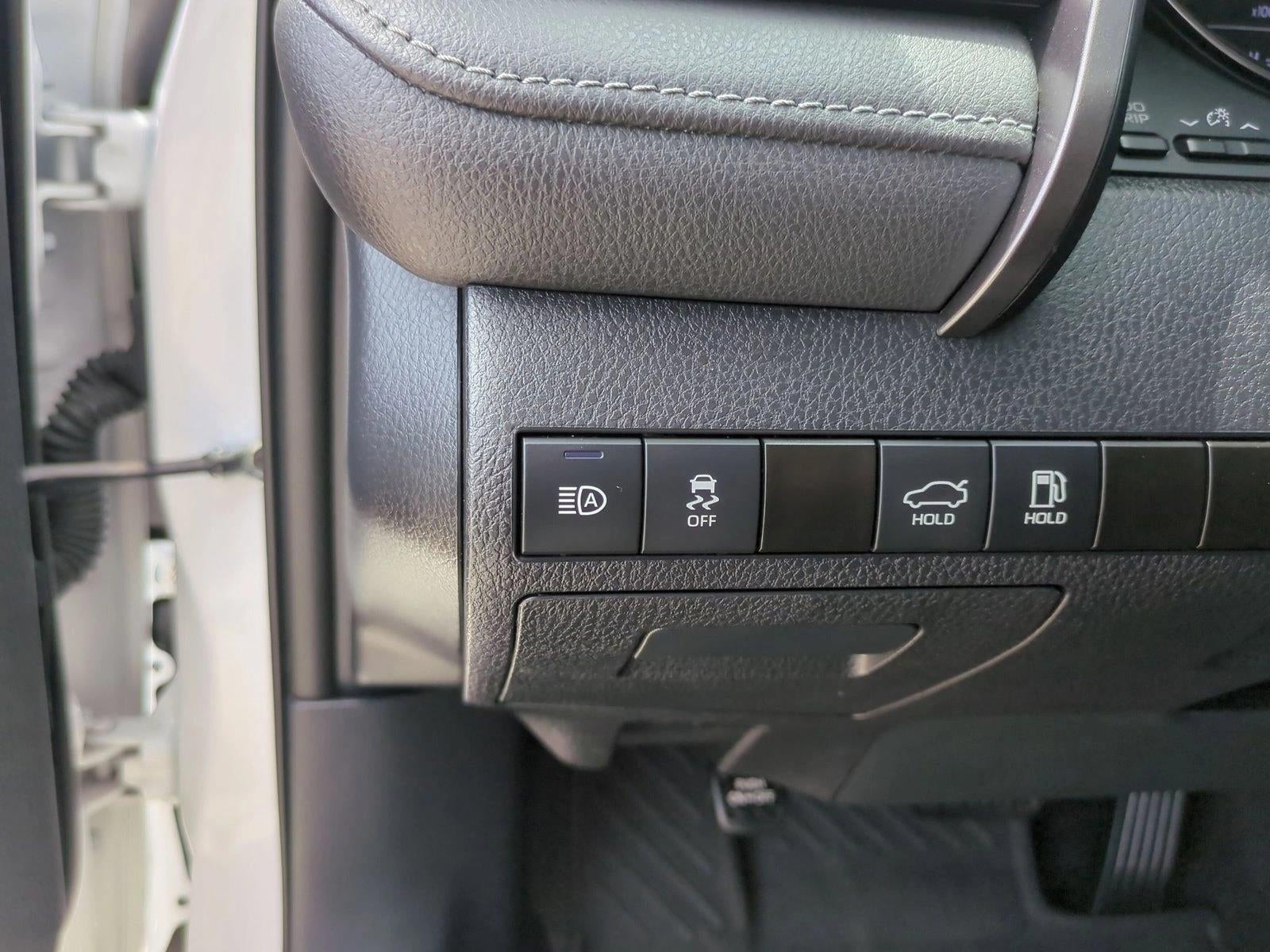 2023 Toyota Camry SE Auto (SE)