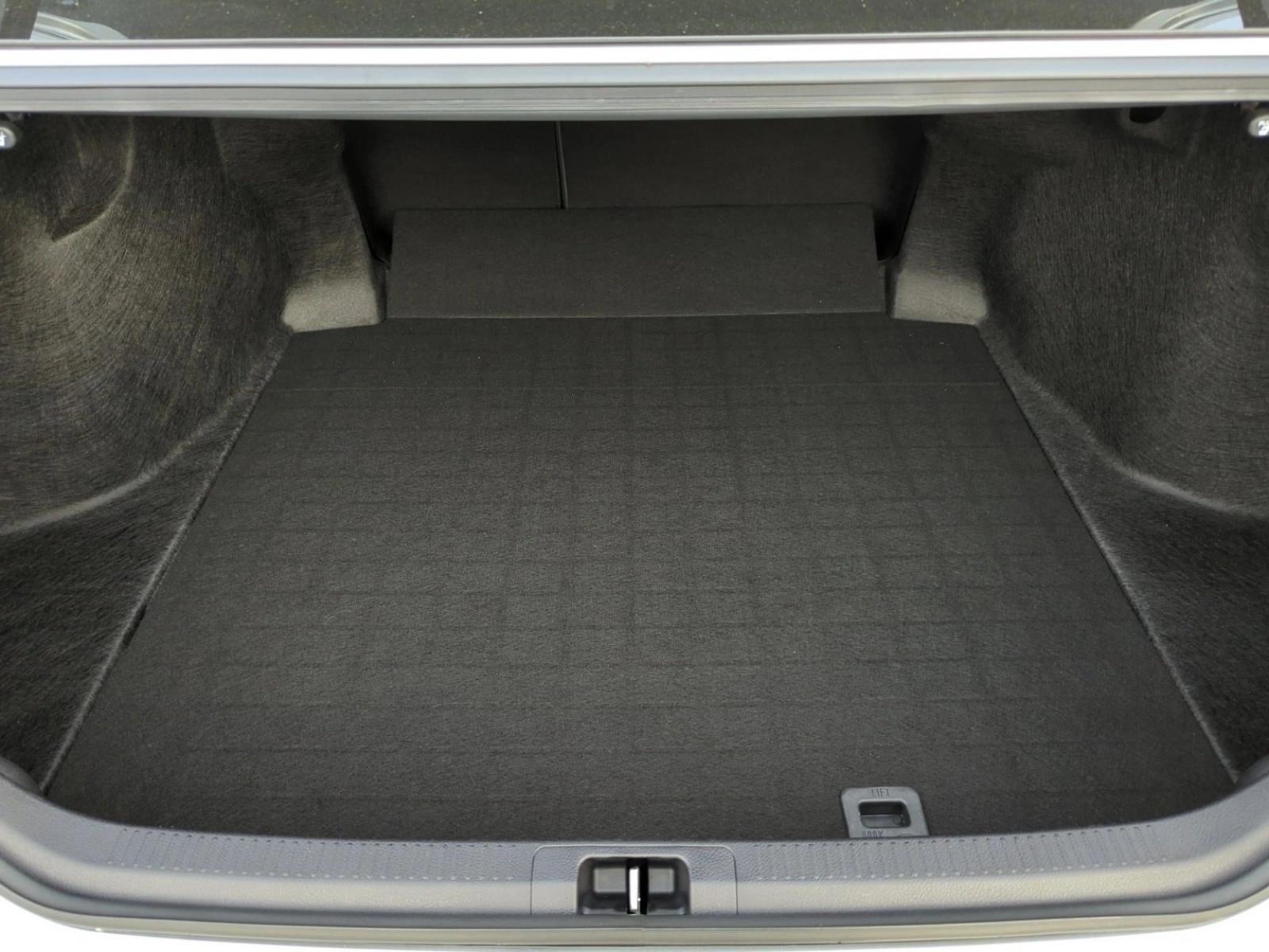 2023 Toyota Camry SE Auto (SE)