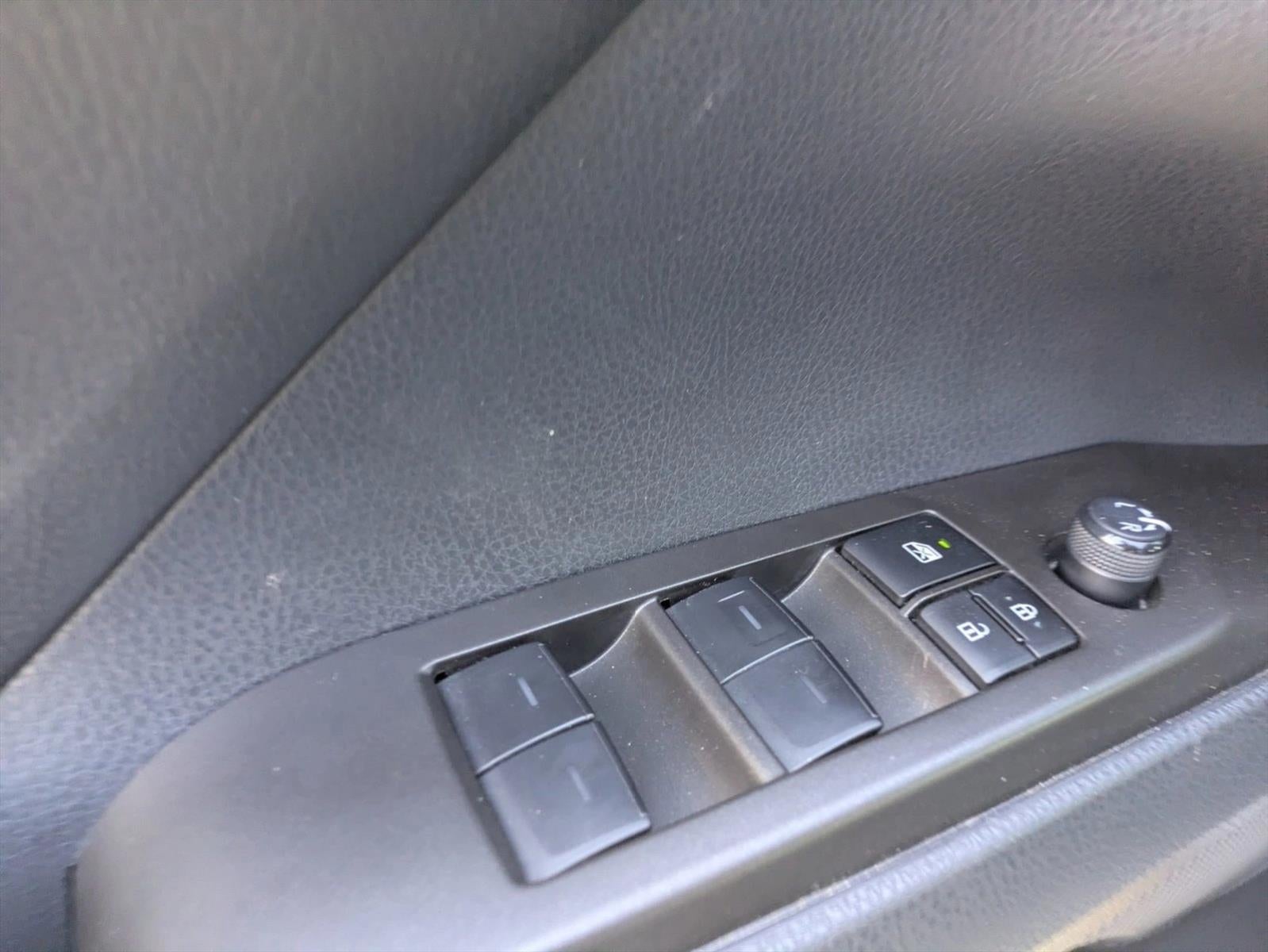 2023 Toyota Camry SE Auto (SE)