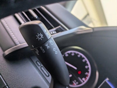 2023 Toyota Camry SE Auto (SE)