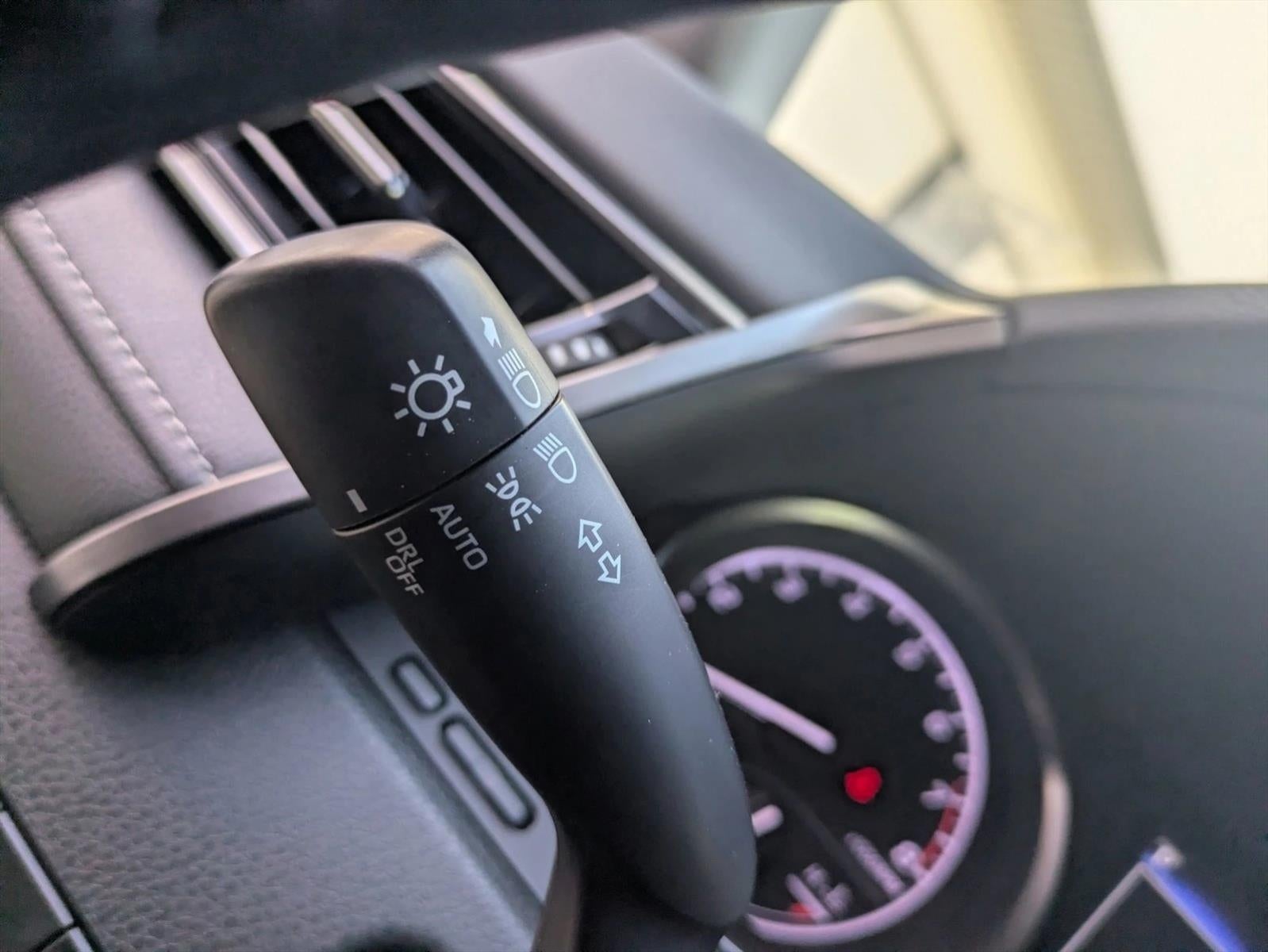 2023 Toyota Camry SE Auto (SE)