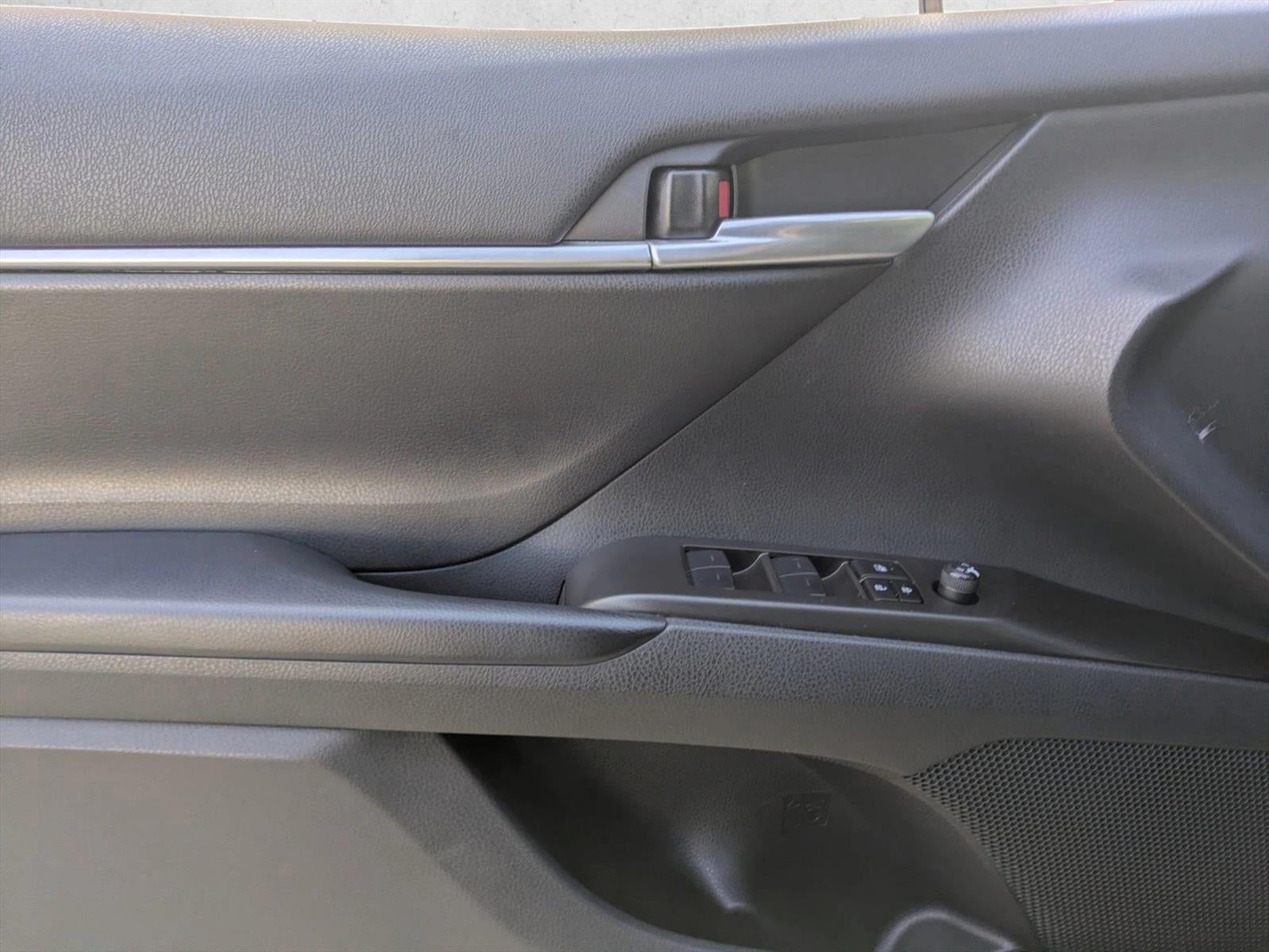 2023 Toyota Camry SE Auto (SE)