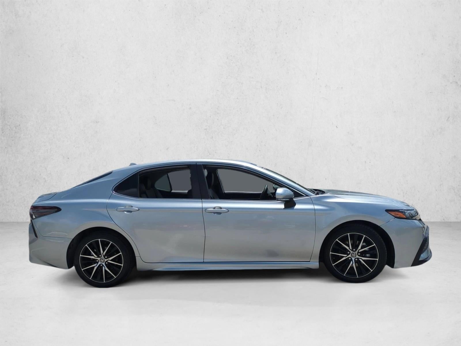 2022 Toyota Camry SE Auto (SE)