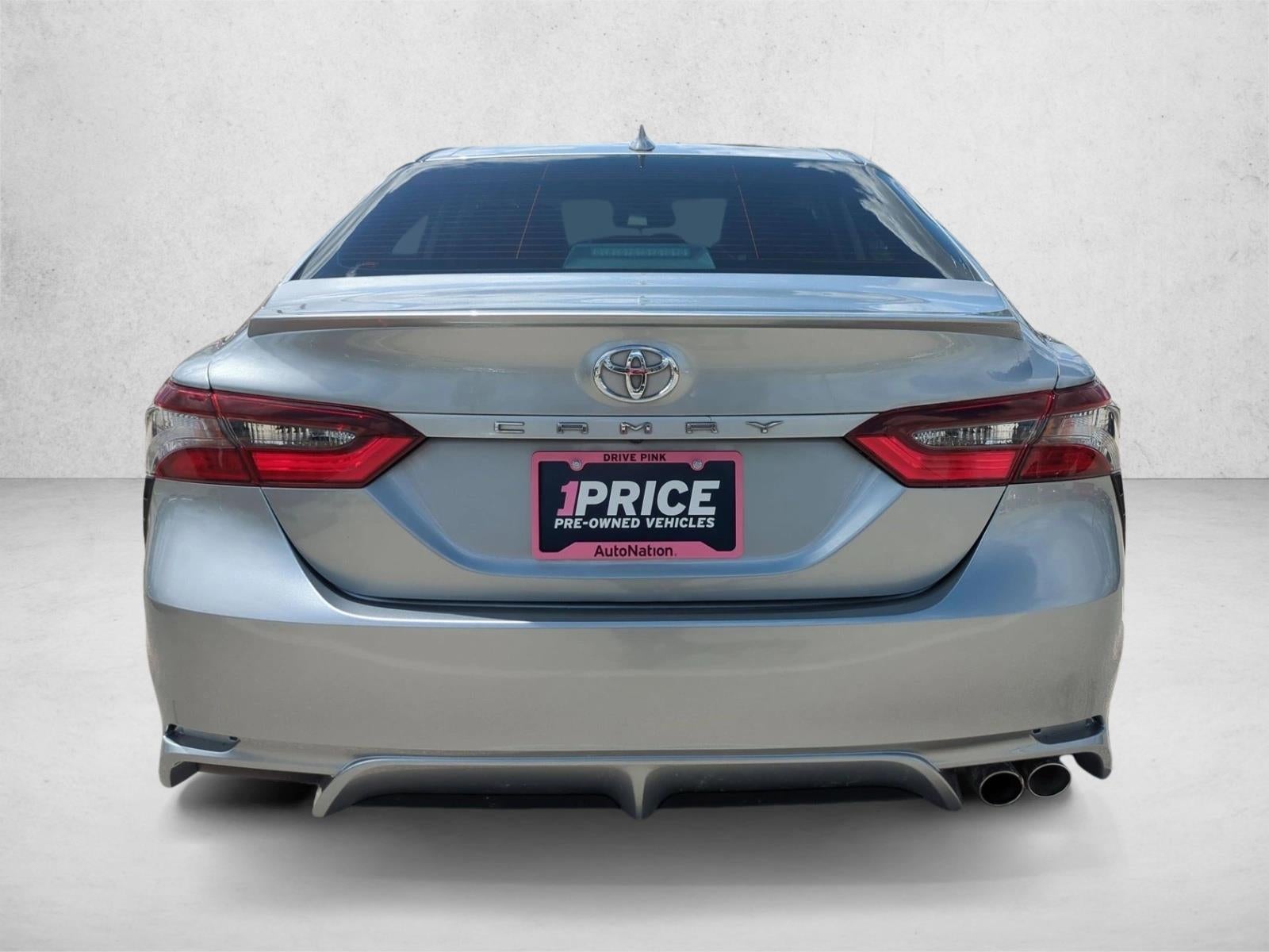2022 Toyota Camry SE Auto (SE)