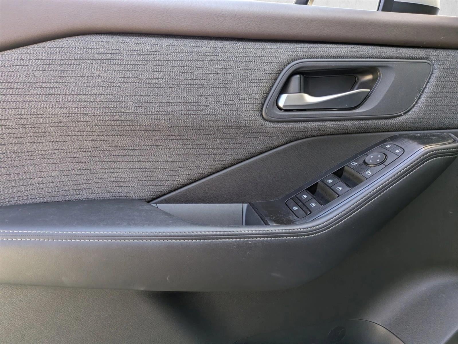 2023 Nissan Rogue FWD SV *Ltd Avail*