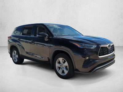 2022 Toyota Highlander LE AWD (SE)
