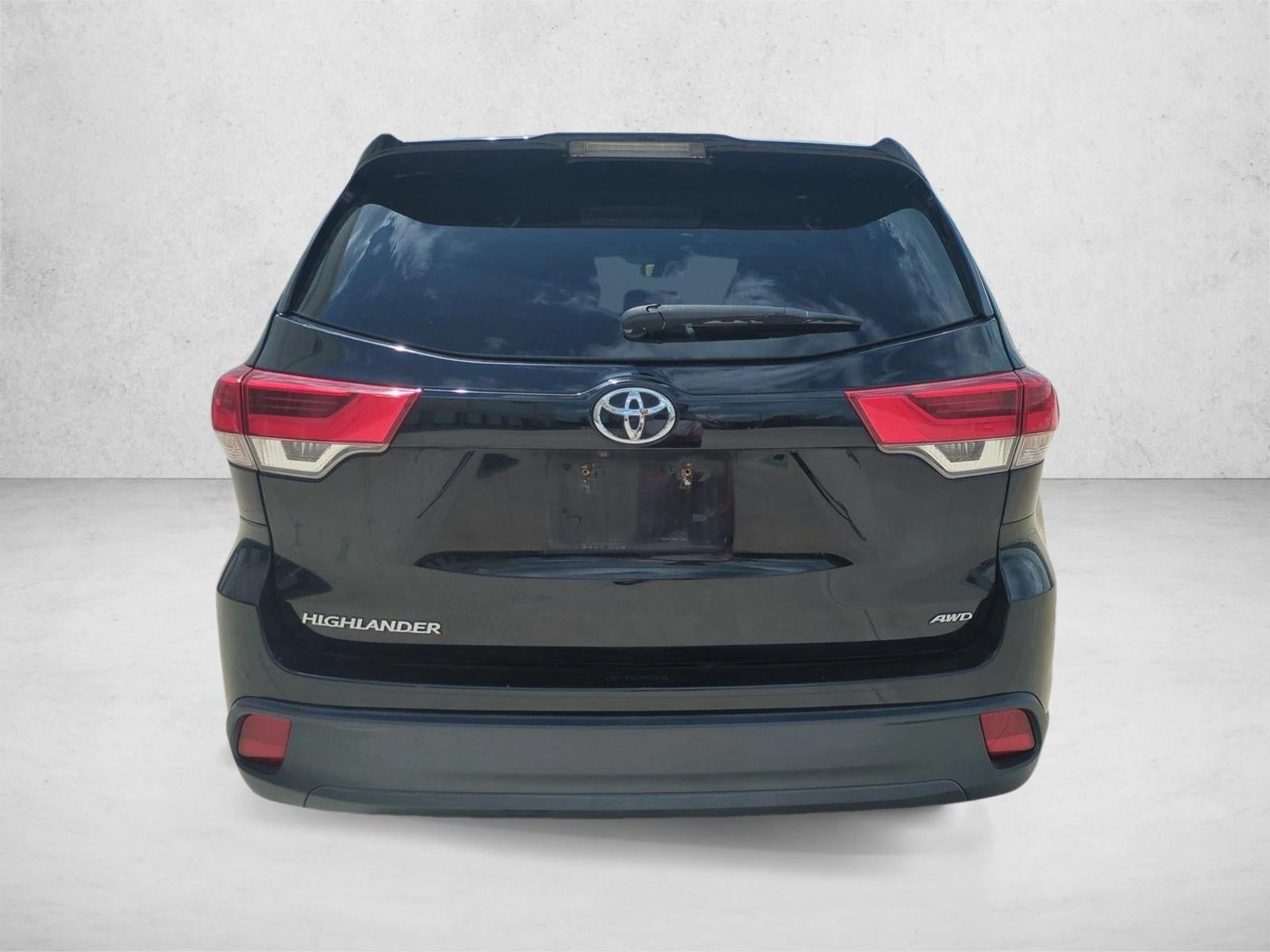2019 Toyota Highlander LE V6 AWD (Natl)